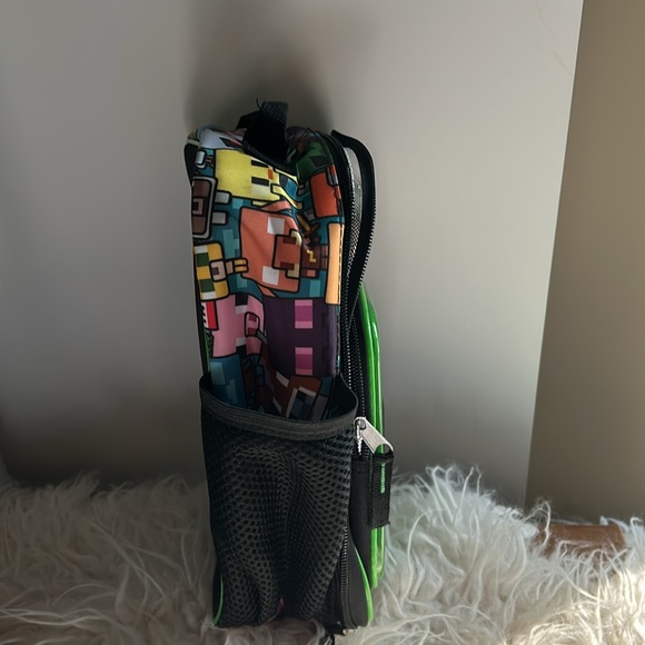 MINECRAFT 3 PIECES!! .Laptop/backpack , lunch box, Alex figurine. - Picture 10 of 12